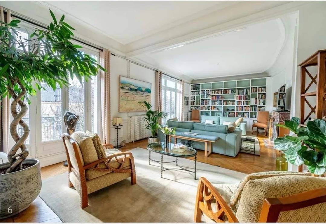 Luxury apartment – Eiffel Tower view – Paris 7th