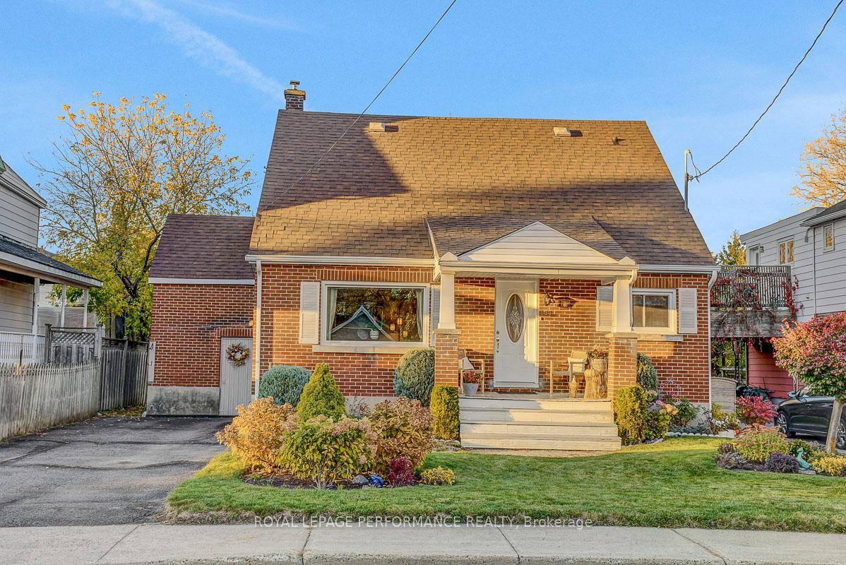 Ideally located on one of the nicest streets in the tight knit community of Overbrook Village down the street from the NCC Parks and Rideau River, this 4 bedroom full ...