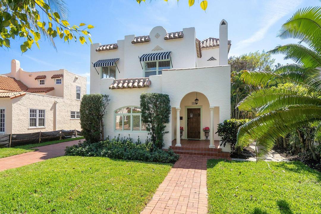 This Rugby Road beauty boasts large rooms with high ceilings.