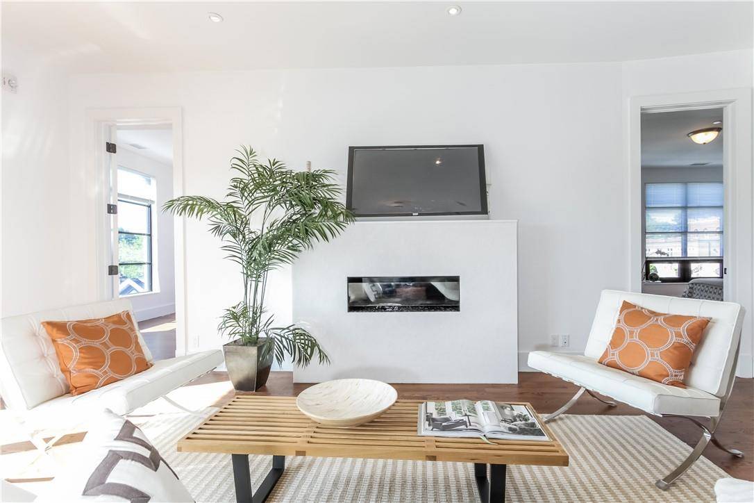 Premier rental residence located in downtown Mamaroneck provides a rare opportunity to live in sophisticated elegance and be just steps away from shops, restaurants, Metro North train and Harbor Island ...