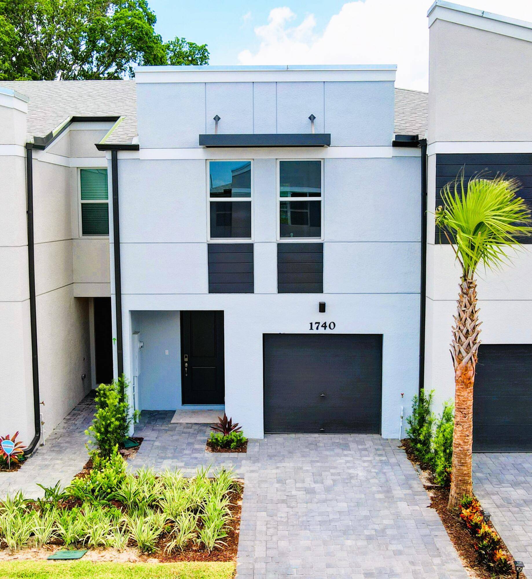 Newer construction Townhouse with 3 beds, 2.