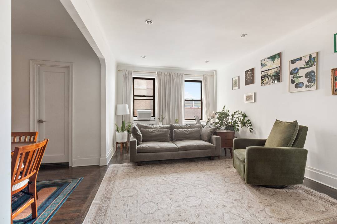 Unique, pre war, high floor apartment with modern finishes.