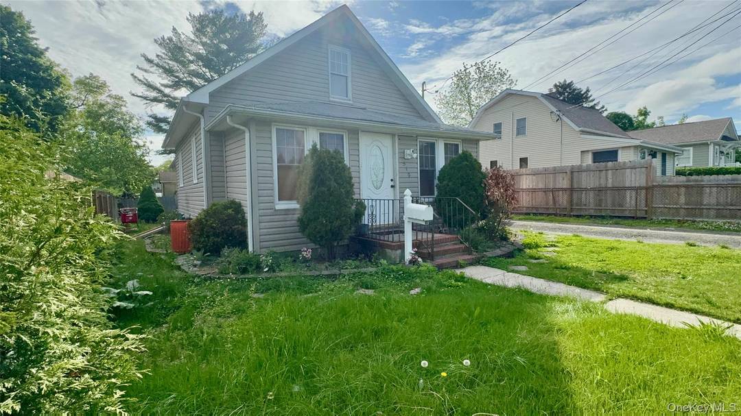 Charming Cottage Style Home in a Quiet Suburban Area.