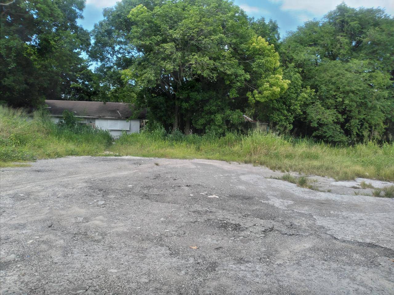 FERGUSON VILLA Land New-Providence