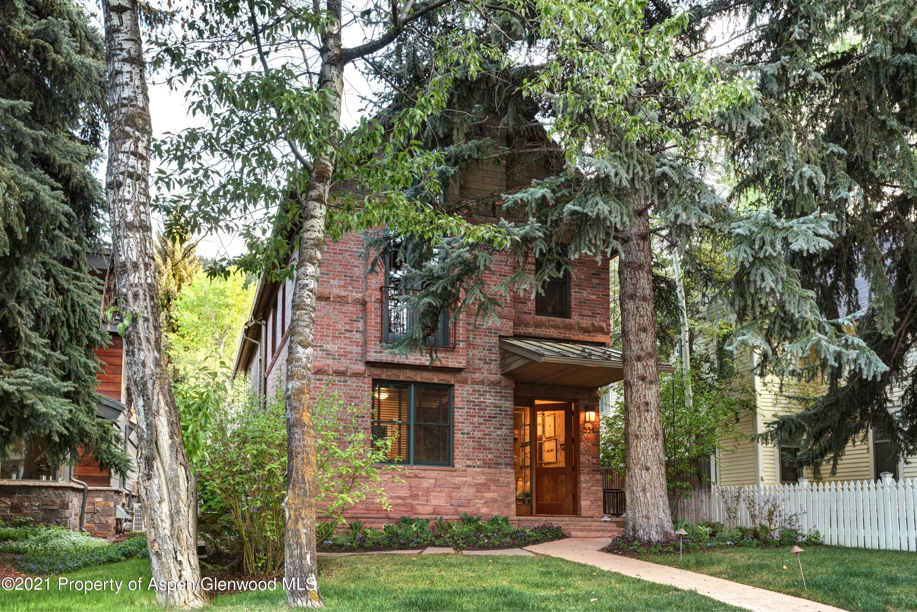 Perfect Townhome Alternative in the West End.