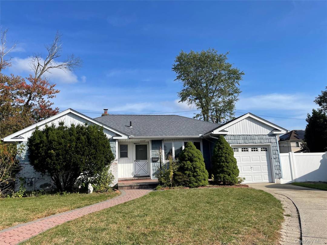 Situated in a quiet cul de sac is this 3 bedroom ranch in North Valley Stream, with 2 full baths, a recreation room, full basement, and spacious backyard.