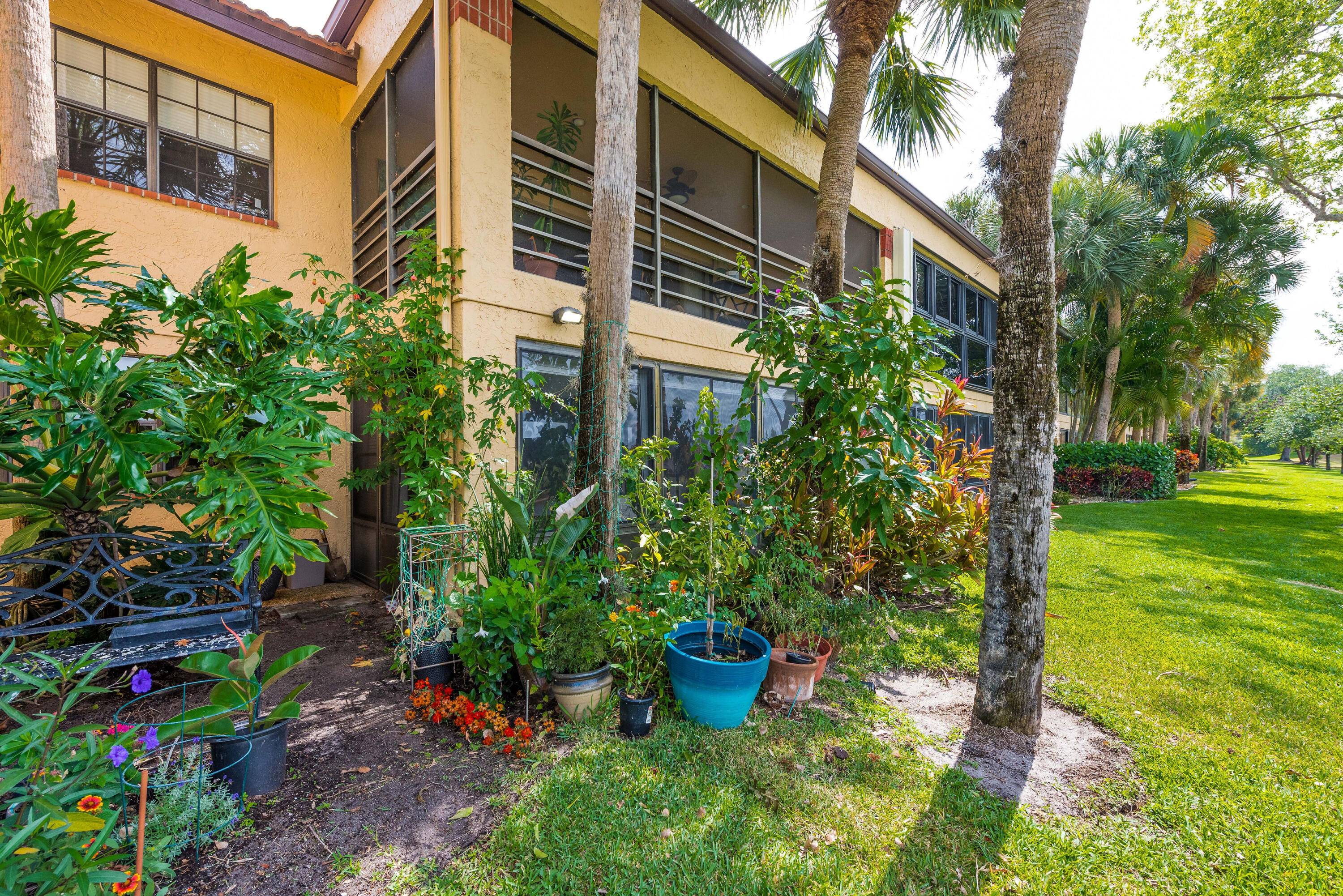Experience luxury living in the heart of Boynton Beach !