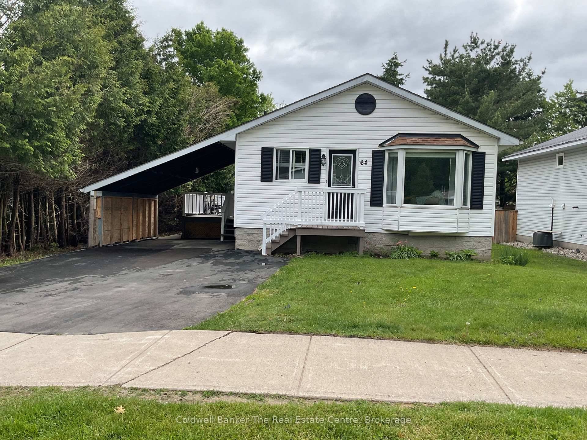 Charming amp ; Updated Home in the Heart of Bracebridge !