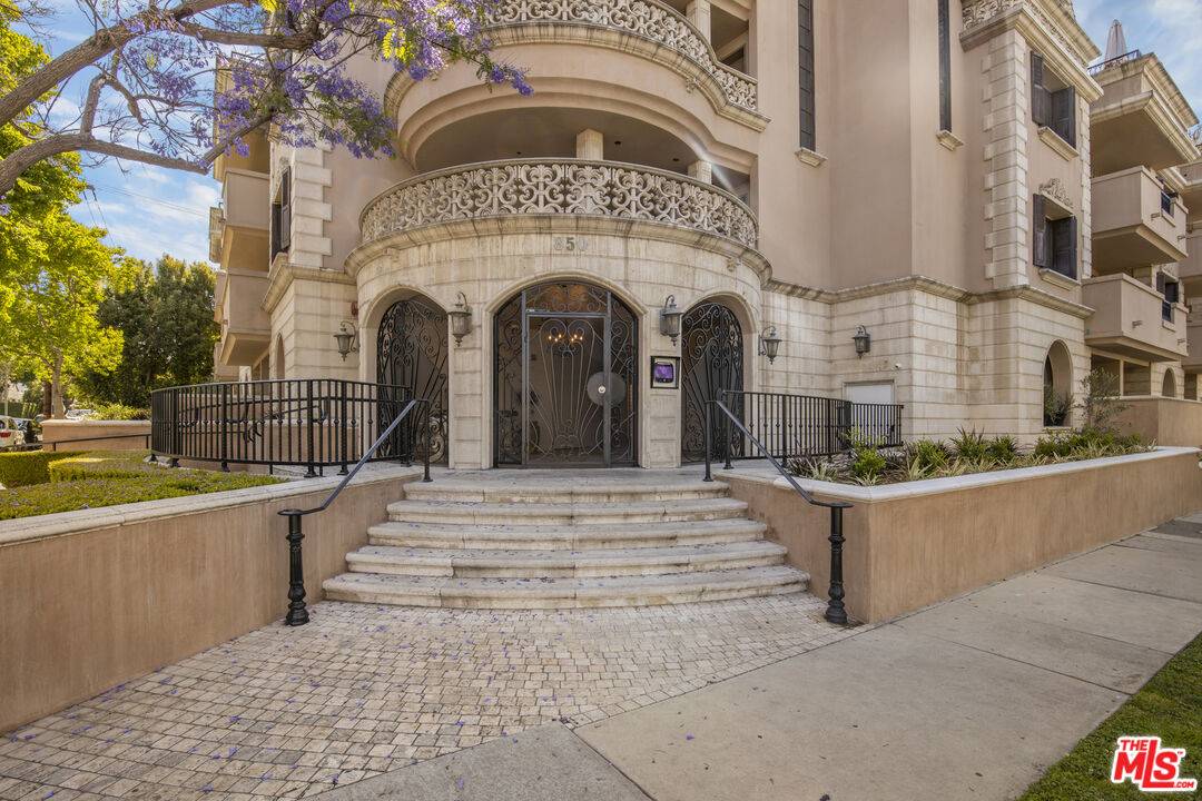 850  N Croft Ave 2BR Sunset Strip La