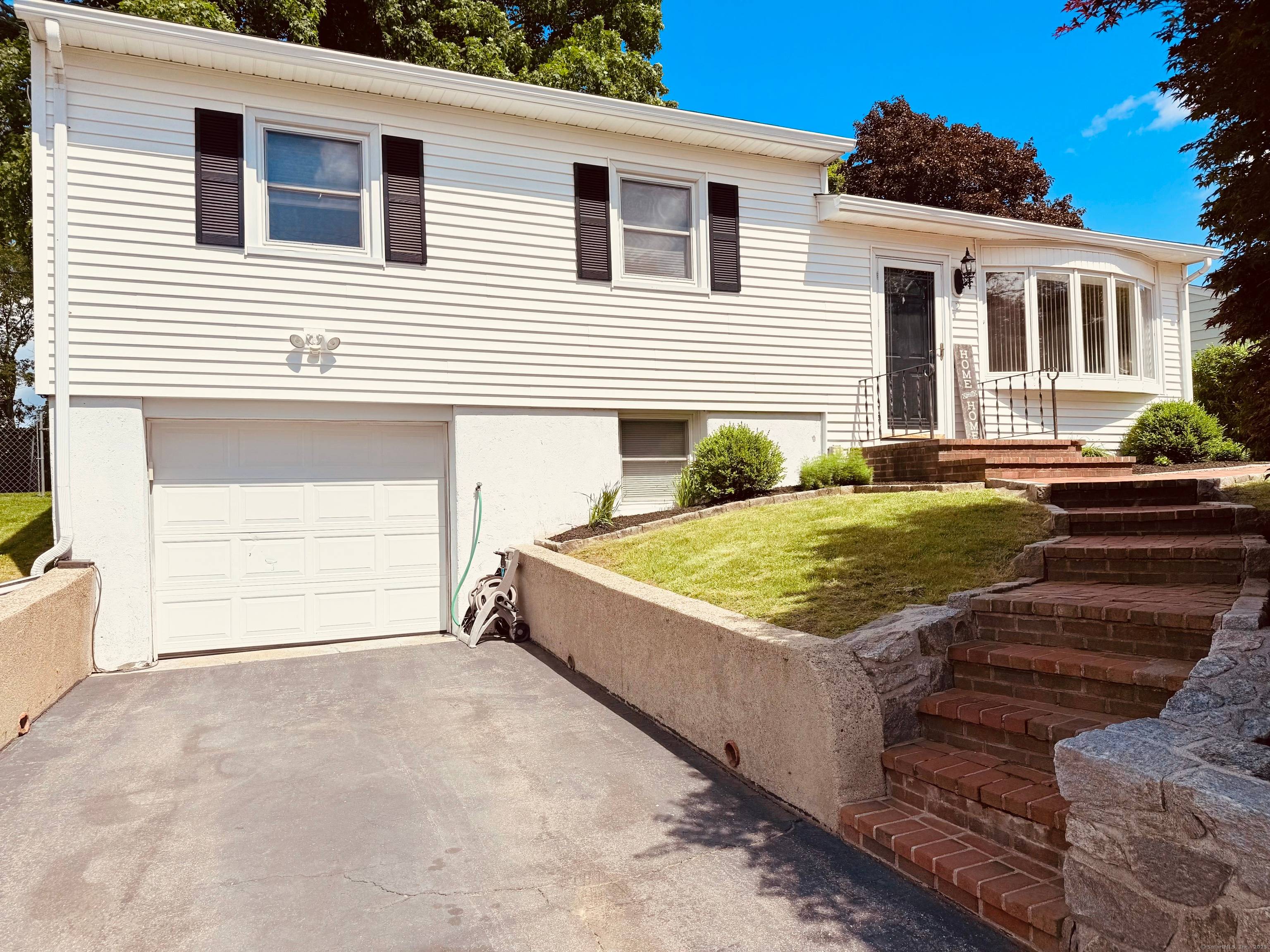 Welcome to 2 Laurel Lane !