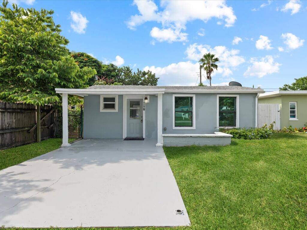 Welcome to the perfect starter home or an incredible investment opportunity !