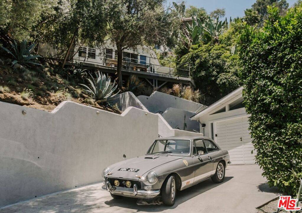 2307   Holly Dr 2BR Hollywood Hills East La