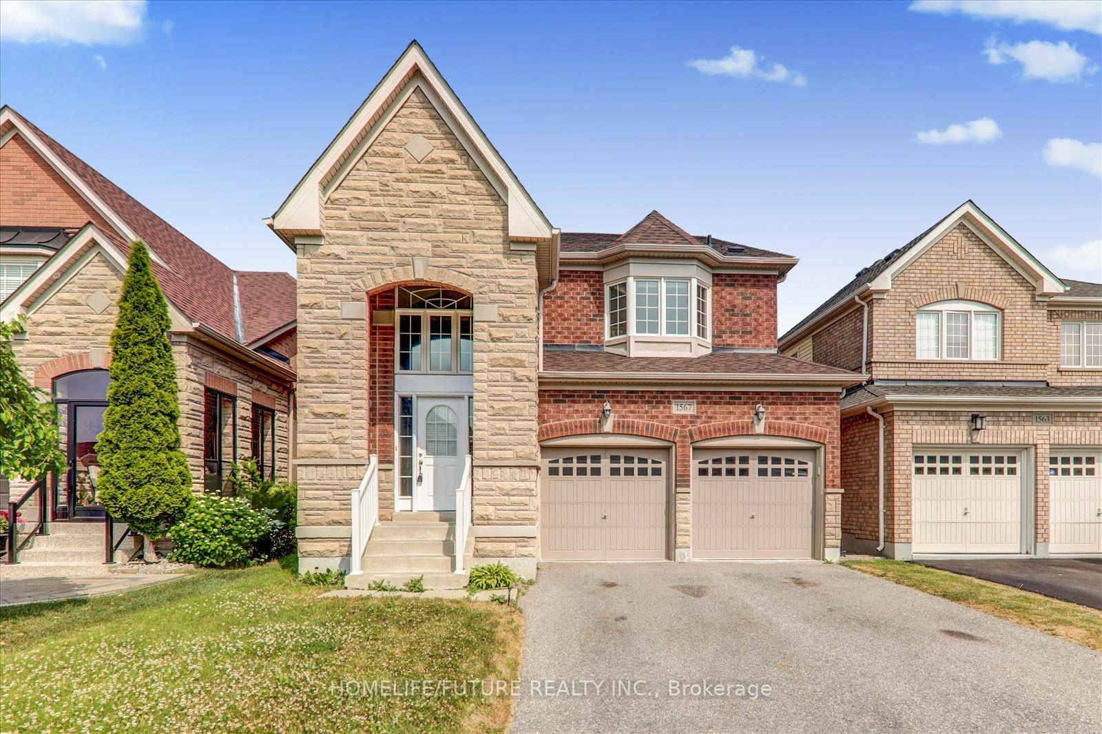 Stunning Detached 2 Storey House For Sale In North Oshawa Home With Beautiful Open Concept Layout !