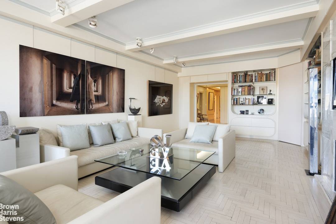 Refined Fifth Avenue Living Overlooking the Met and Central Park !