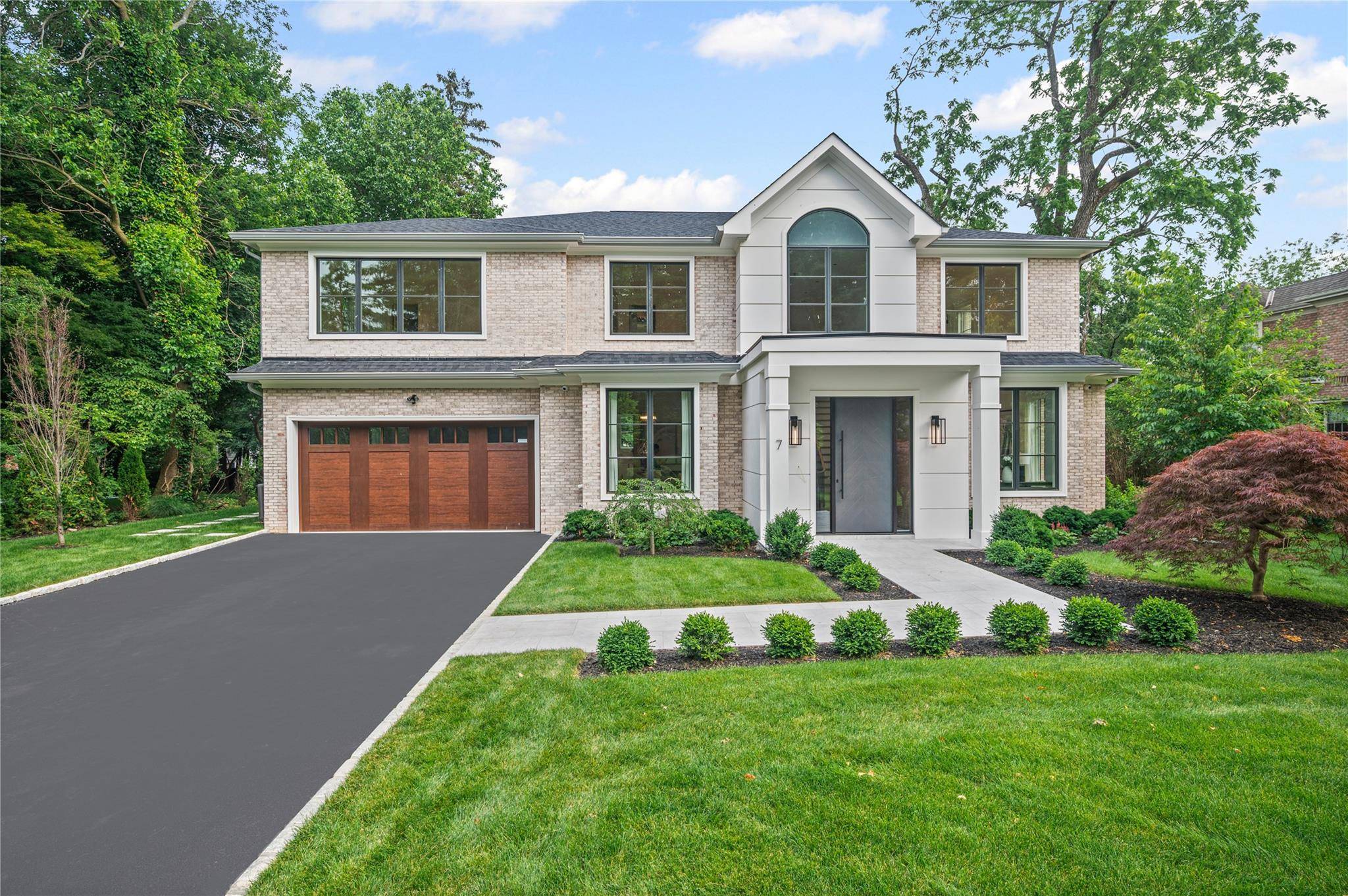 Welcome to this Stunning 5, 200 sq.