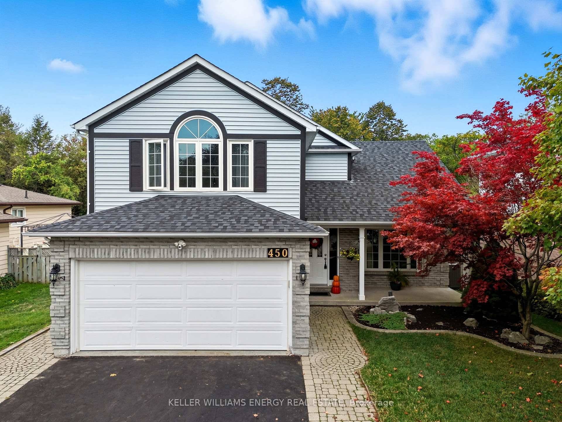 Welcome to this well maintained 2 storey detached home in the Eastdale Community, offering generous living space and a flexible layout in a family friendly neighbourhood !