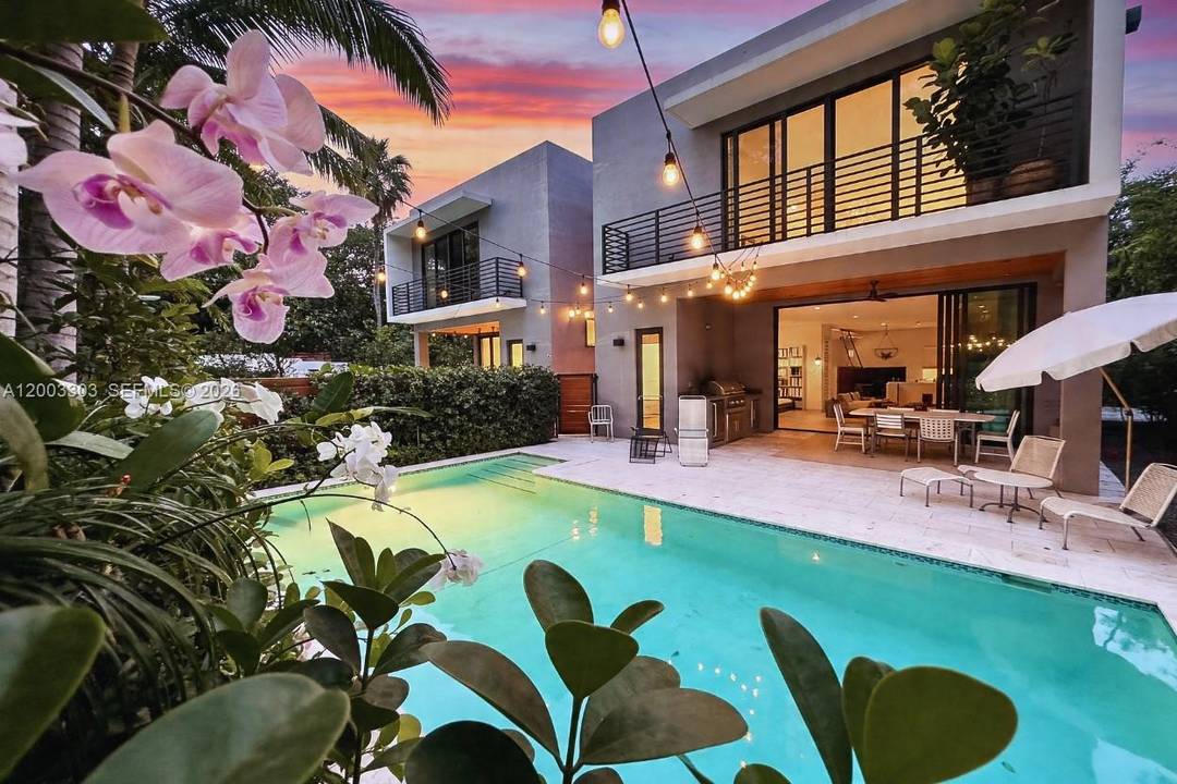 A rare gem in Coconut Grove !