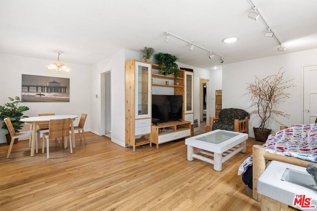 420 Venice Way 2BR Marina Del Rey La