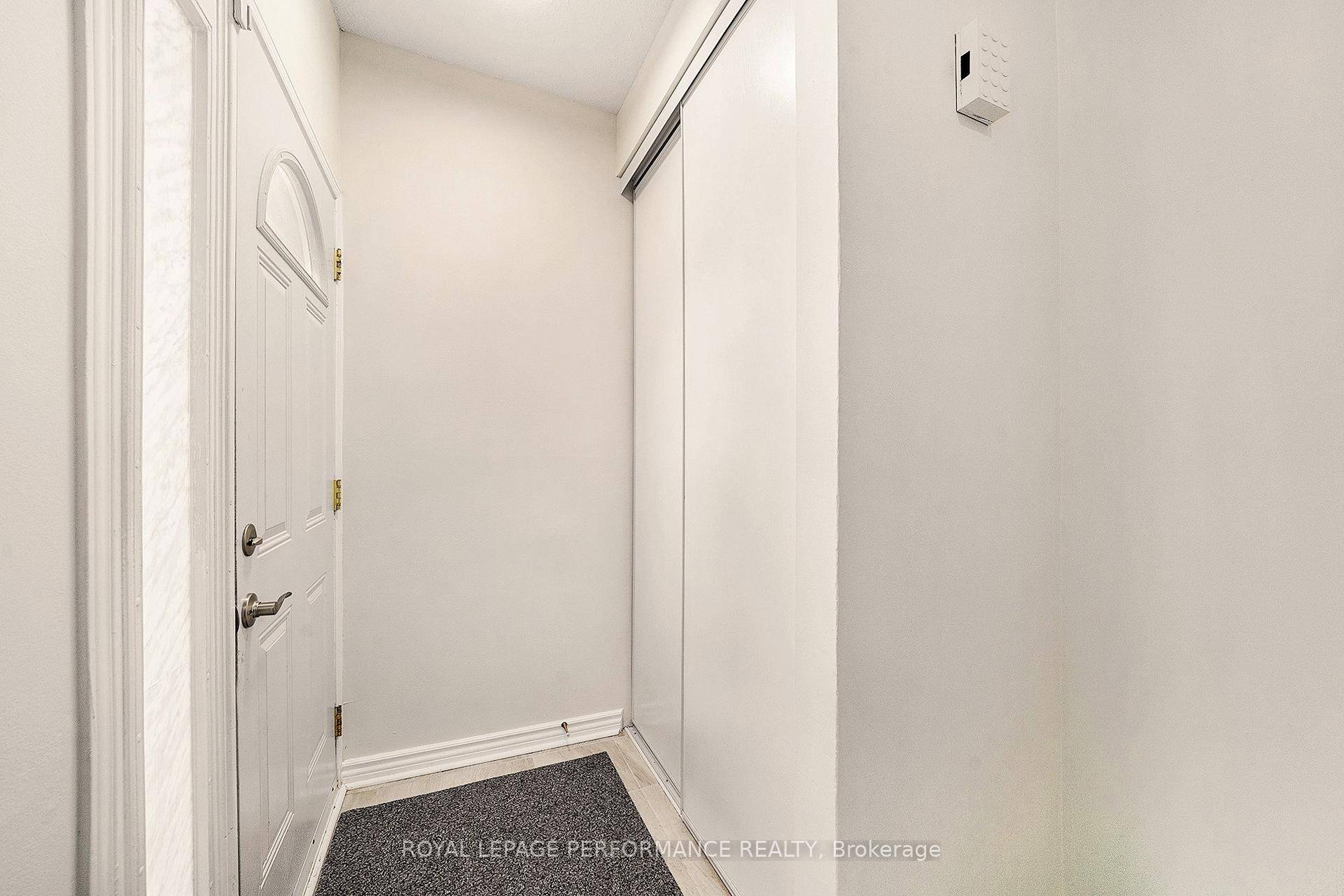 25A Woodvale Green, Immediate occupancy possible and in move in condition !