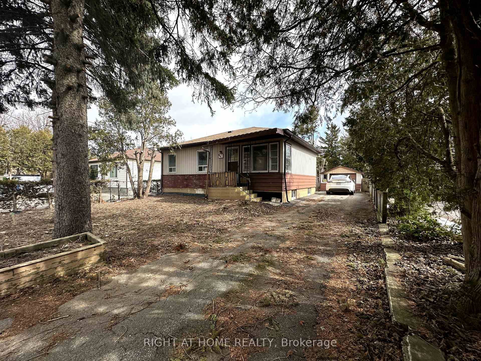 Attention To Renovators, Builders and Investors, Permit Ready looking for a great opportunity in the heart of Richmond Hill in a prime lot 50X150 feet, Build your two story dream ...