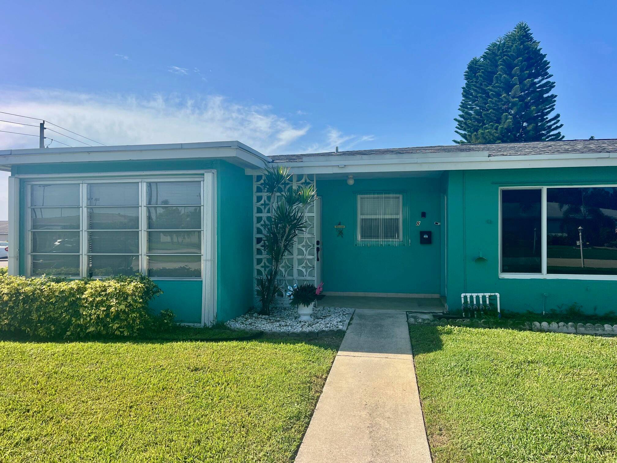 This charming 2 bedroom, 2 full bath villa is a corner unit.