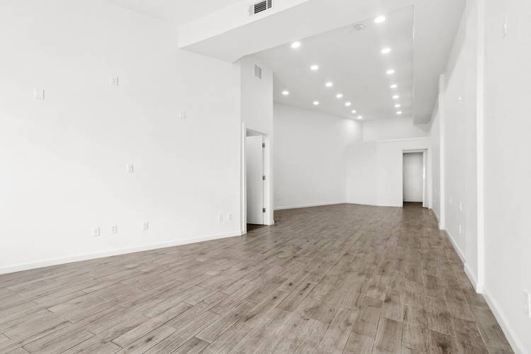 Prime Commercial Space for Lease 727 Washington Avenue, Brooklyn An outstanding opportunity awaits at 727 Washington Avenue, where a spacious retail storefront is now available on one of Prospect Heights' ...