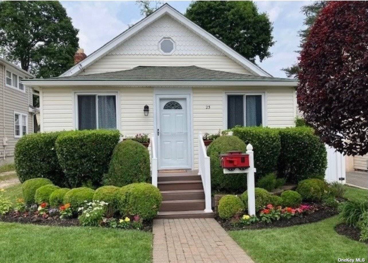 SHORT TERM AVAILABLE Available January 12, 2025 through April 20, 2025 flexible Fully Furnished 2 Bedroom 1 Bath Adorable Bayside Cottage, Located In a Charming Beach Community of The Village ...