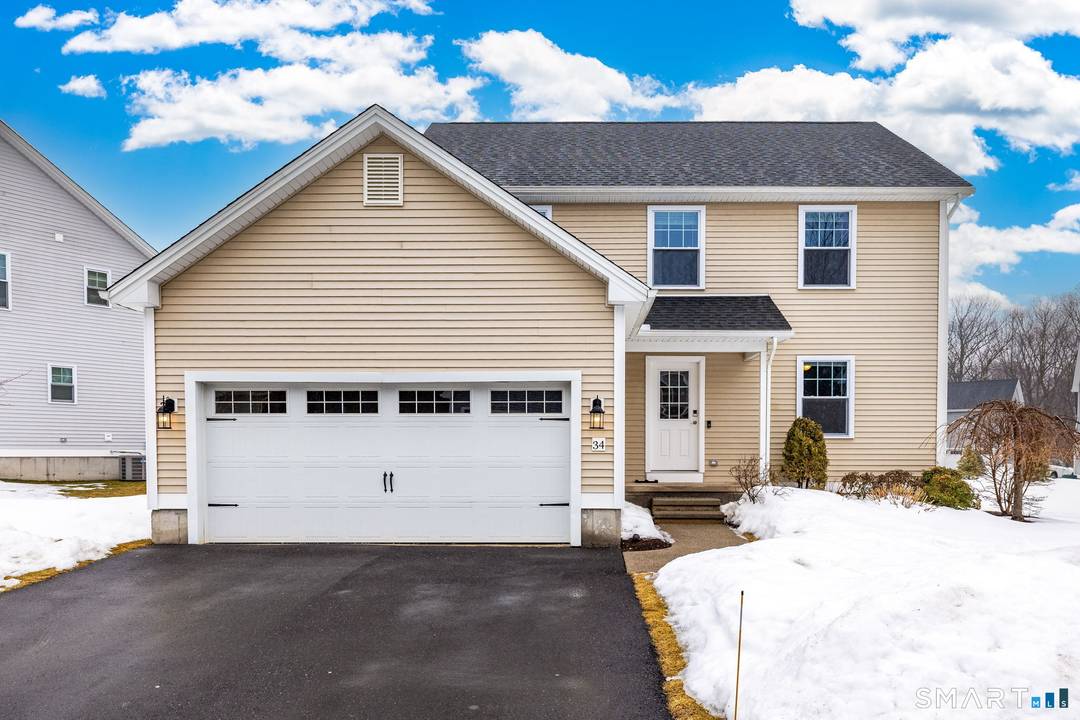 Welcome to this stunning, spacious 3 bedroom, 2.