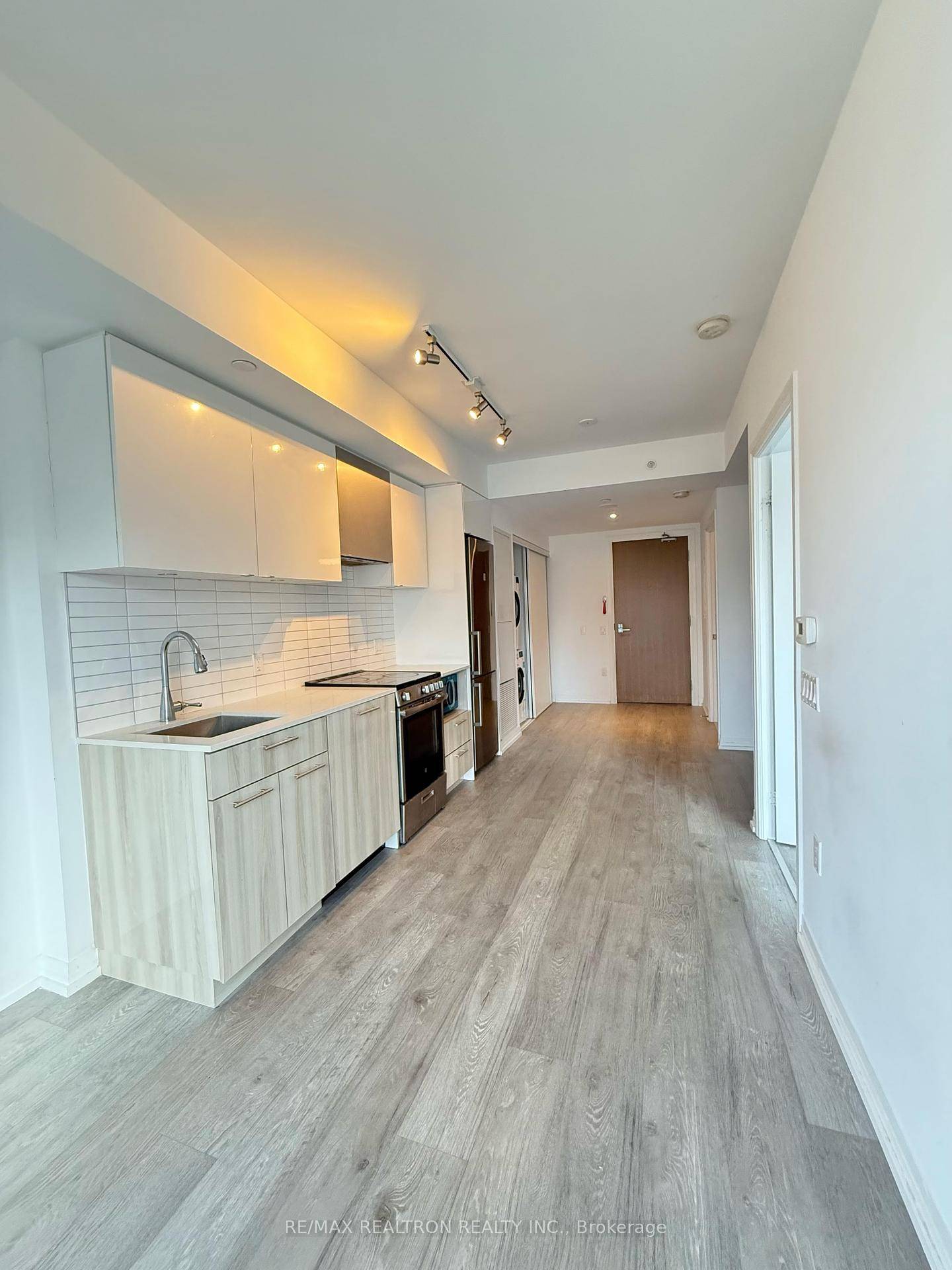 Bright and spacious open concept modern layout.
