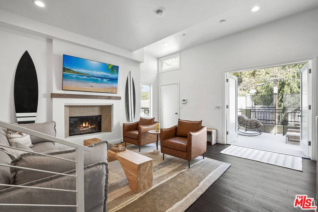 9842 Portola Dr 3BR Beverly Hills Post Office | B.H.P.O. La