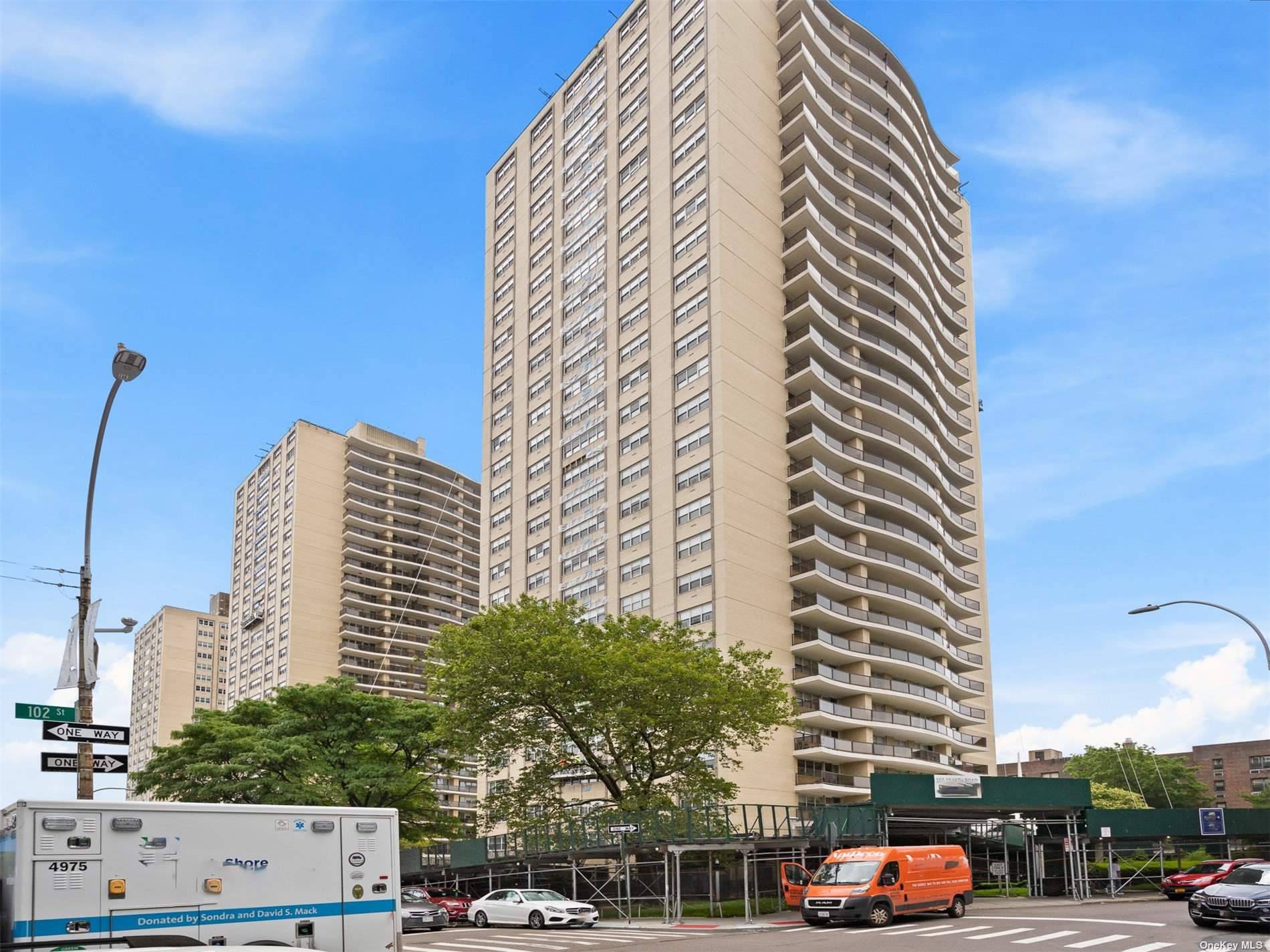 Experience luxurious living in this High Floor Large 1 Bedroom in the prestigious Birchwood Tower.