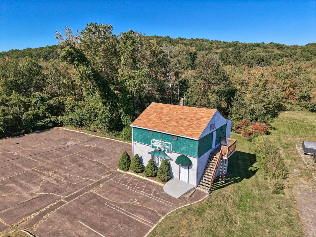 High Visibility, High Return Opportunity available with this legacy property on one of the region's most traveled thoroughfares, with an approximate impressive 30, 000 40, 000 vehicles passing daily.