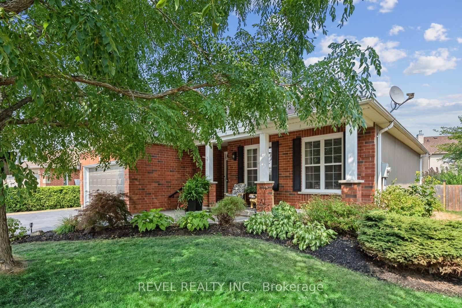 BEAUTIFULLY RENOVATED amp ; UPGRADED 3 1 BEDROOM, OPEN CONCEPT BUNGALOW IN Lindsay's North Ward !