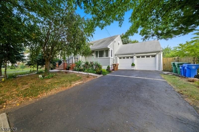 Exceptional 2 family home in Linden, NJ with a fully updated second floor apartment 2024.