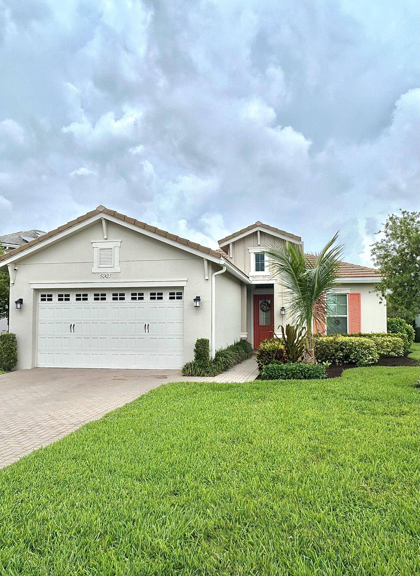 Stunning Lakefront Home with Resort Style AmenitiesDon't miss this immaculate 3 bedroom, 2 bath home with breathtaking lake views and a spacious pie shaped front yard.