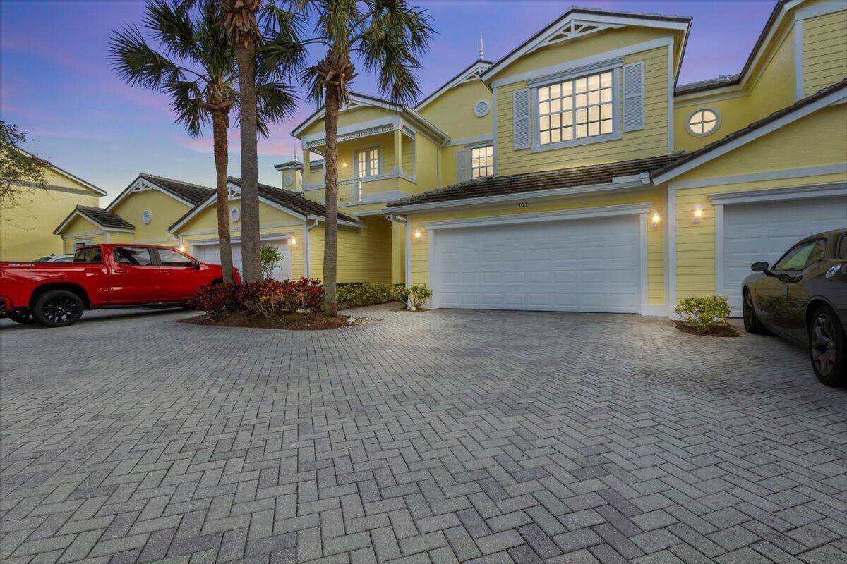 Welcome to Mariner Bay, a Key West style gated community nestled between the Atlantic Ocean and the Intracoastal Waterway on Hutchinson Island.