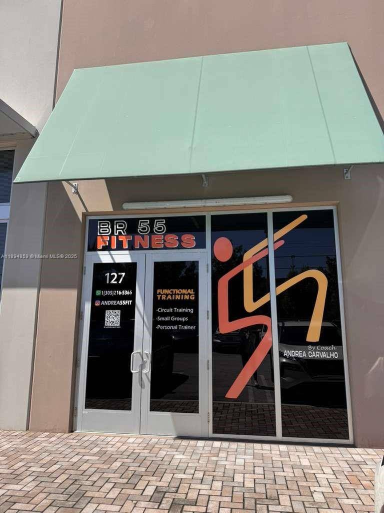 Sweetwater growth zone ! Minutes to FIU amp ; Dolphin Mall, this well located unit sits in a high demand rental corridor with year round occupancy drivers.