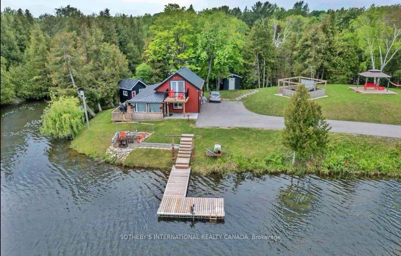 TOP 5 REASONS TO FALL IN LOVE WITH THIS WATERFRONT RETREAT Exclusive Waterfront Peninsula Location Nestled on a private, gated peninsula on Chemong Lake, this exceptional property offers unmatched privacy ...