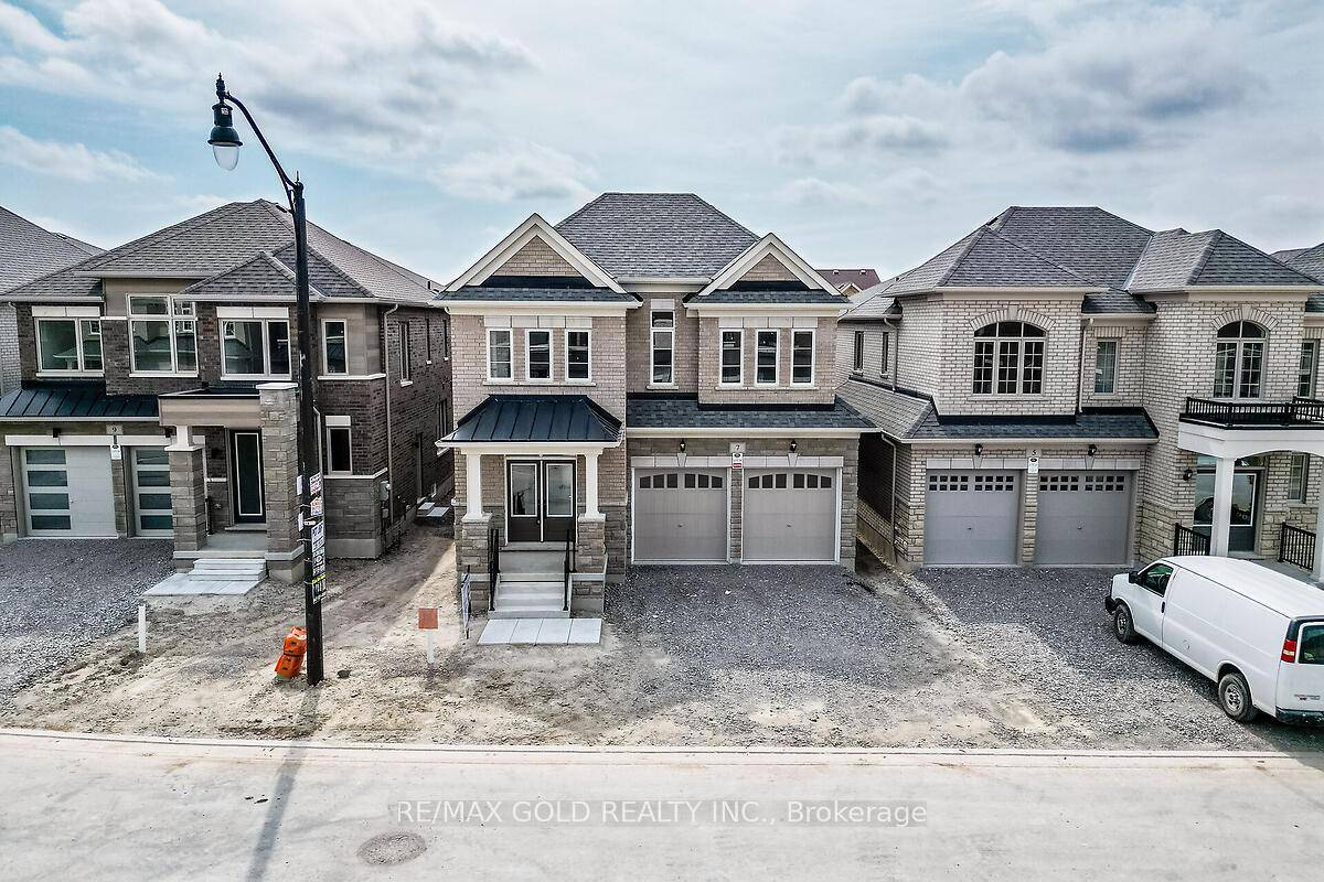 Welcome to 7 Dolomite Dr 3100 Sq.