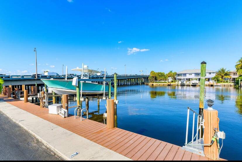 WOW, WATERFRONT PARADISE PRIME LOCATION in Delray beach, directly on the INTRACOASTAL with BEACH access.