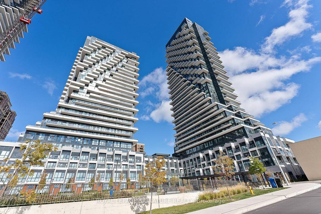 Welcome to the elegant Auberge on the Park by award winning developer TRIDEL centrally located at Leslie and Eglinton and surrounded by lush parklands and green space.
