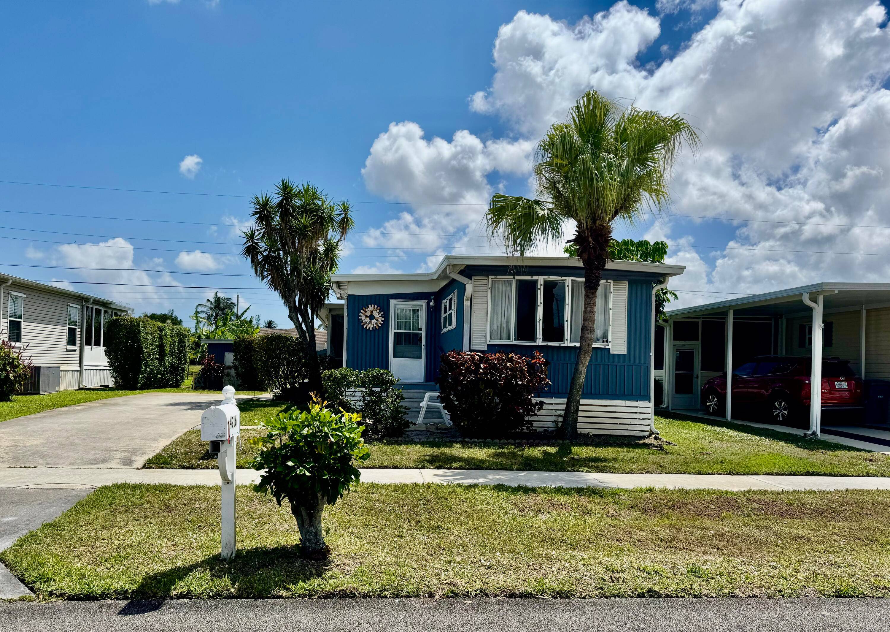 Charming 2 2 Mobile Home in Tropical Breeze Estates Waterfront Canal Lot.
