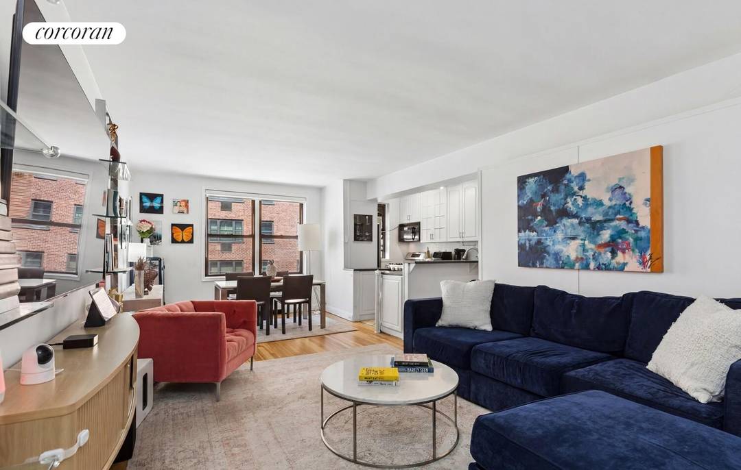 EXTRA LARGE ONE BEDROOM IN THE HEART OF GREENWICH VILLAGE Welcome home to this top floor one bedroom residence at the highly sought after Hamilton Coop.