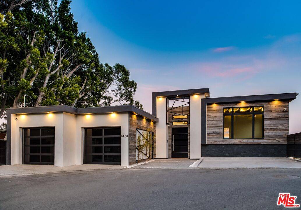 8401 WYNDHAM RD 5BR Hollywood Hills East La