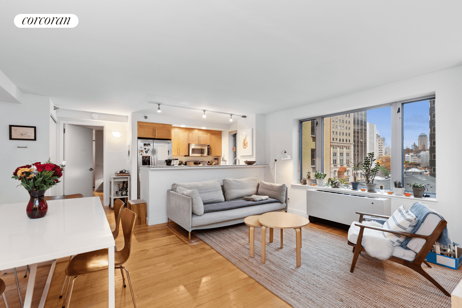 This pristine 2 bedroom 2 bathroom Downtown Brooklyn condo confirms your good taste !