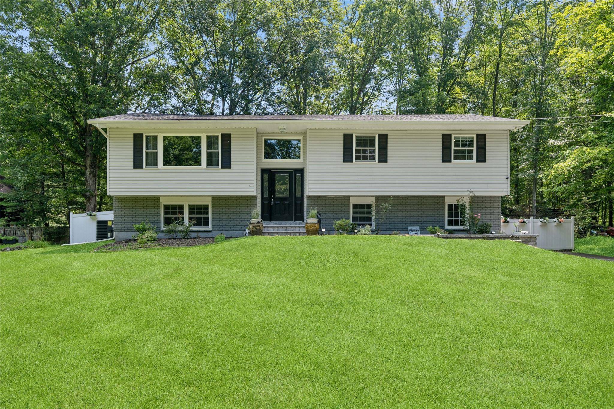 ALMOST BRAND NEW ! Welcome to 42 Alexander Rd.