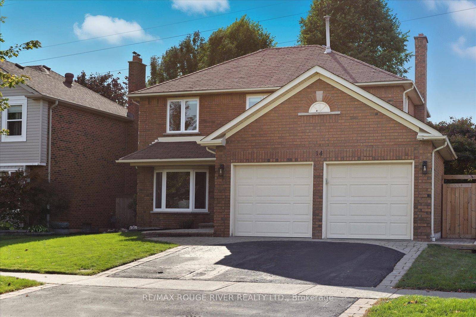 No rear neighbours ! Backing onto green space, walking trails and parks, this recently renovated 3 1 bedroom, 4 bathroom home offers the privacy you've been dreaming of in one ...