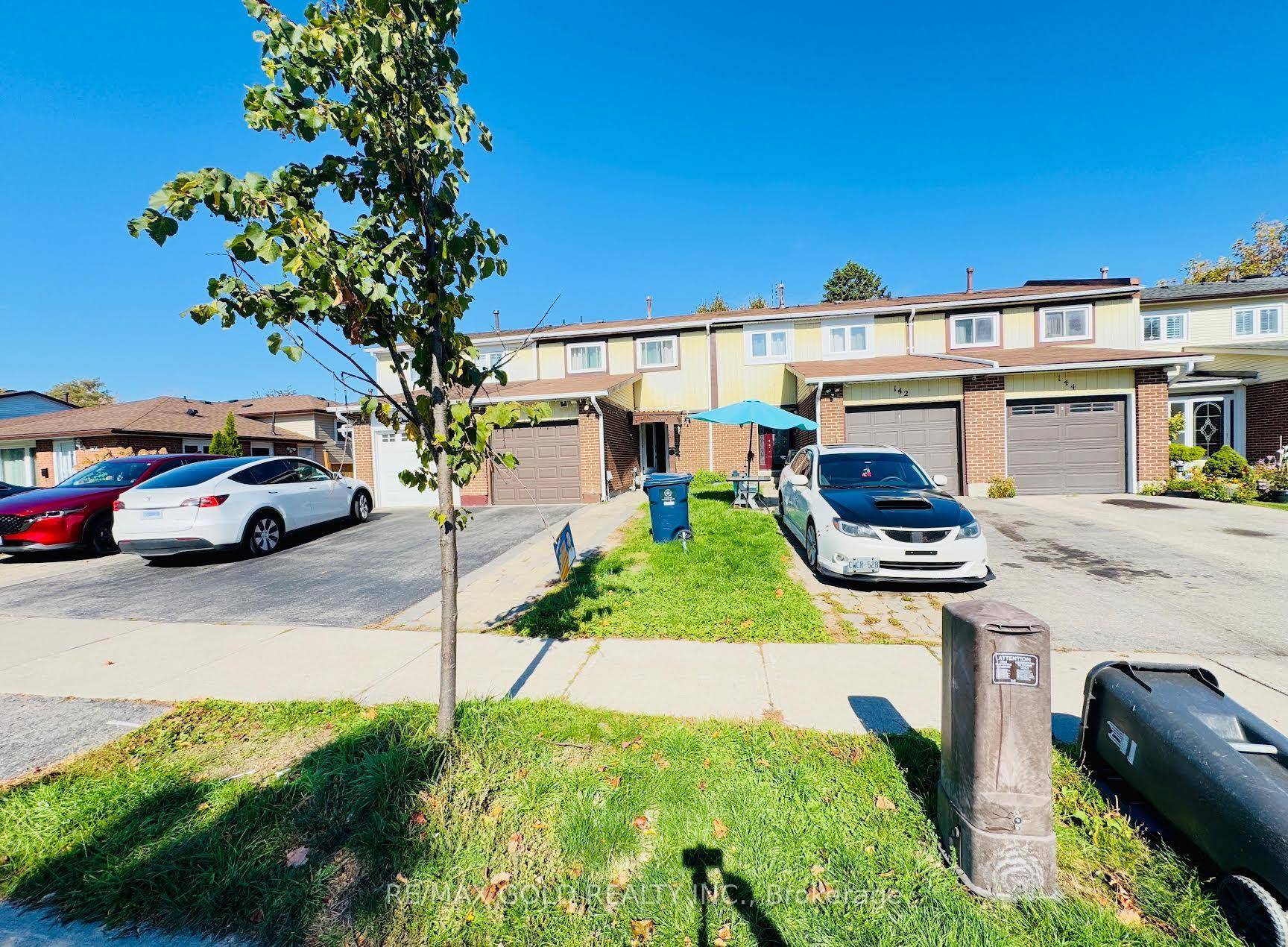 Welcome to this spotless, extensively renovated freehold townhouse located in a quiet, family friendly neighborhood close to highways, shopping malls, French schools, parks, and all amenities Freshly painted and ready ...