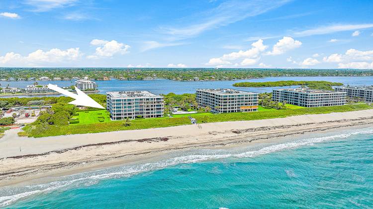 This expansive 2, 600 SF residence at Sloan's Curve presents a rare opportunity, enjoy sought after southern exposure with beautiful ocean views and an exceptionally versatile floor plan offering two ...