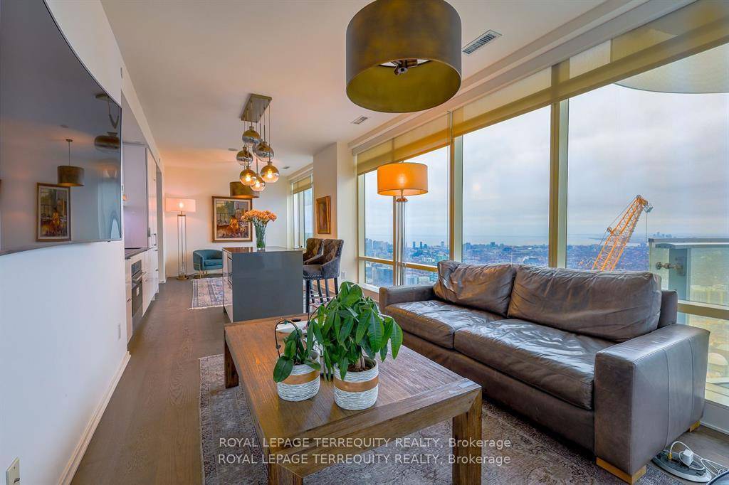 Discover the pinnacle of Yorkville living with breathtaking above the clouds west and north views offering a daily sunset experience reminiscent of being in a plane, This extraordinary property boasts ...